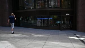 Aussie shares sink back into red as bond yields spike