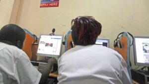 Kenyan cyber cafés reinvent as smartphones kill browsing business