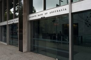 Intensifying global risks biggest threat to financial stability