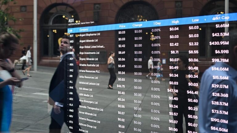 Australian shares dive as bond market fears persist
