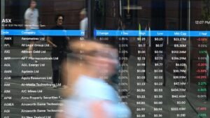 Australian shares advance as banks, miners rally