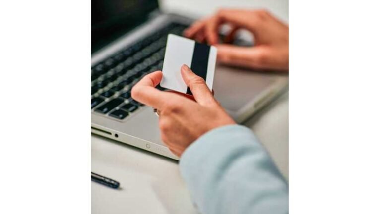 Tighten regulations to curb digital platforms subscription traps